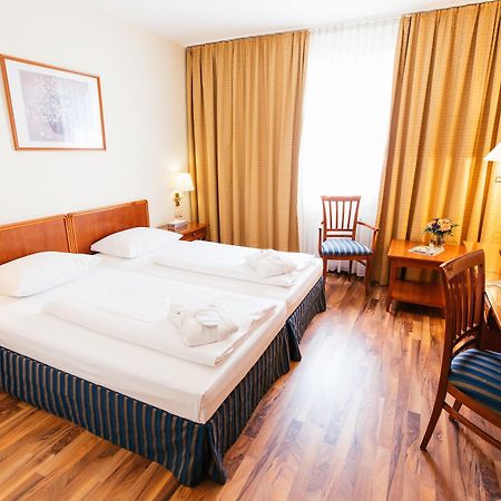 Hotel Excelsior - Central Station Frankfurt am Main Bagian luar foto