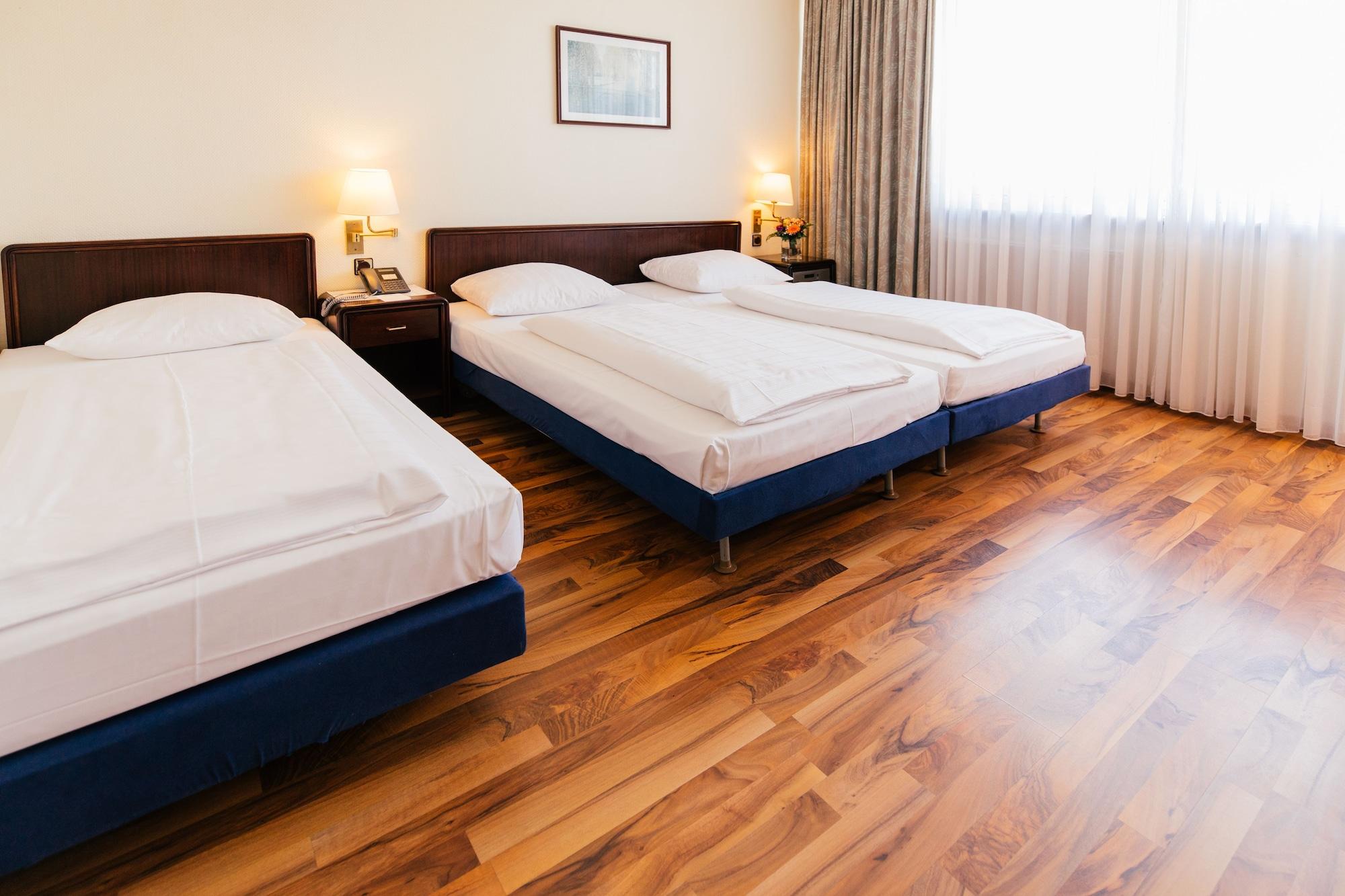 Hotel Excelsior - Central Station Frankfurt am Main Bagian luar foto