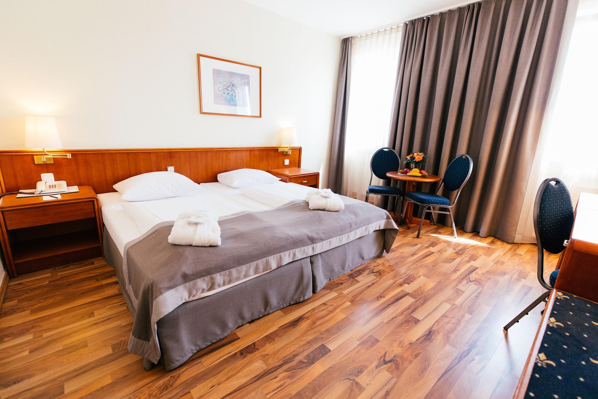 Hotel Excelsior - Central Station Frankfurt am Main Bagian luar foto