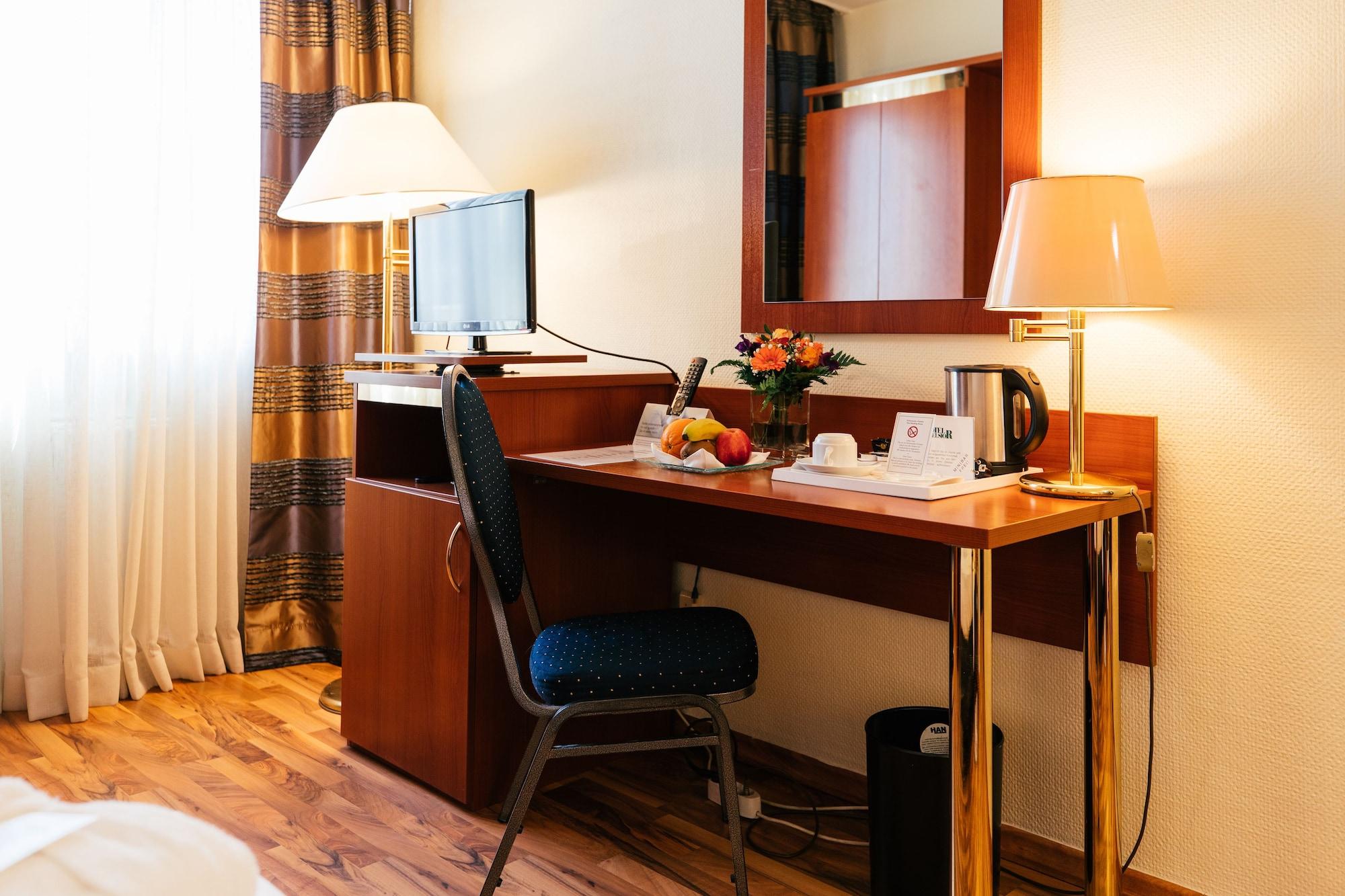 Hotel Excelsior - Central Station Frankfurt am Main Bagian luar foto