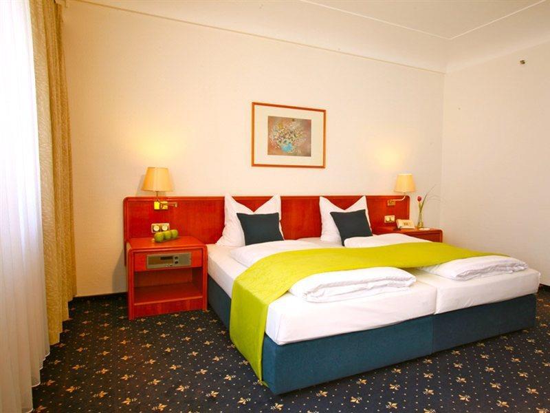 Hotel Excelsior - Central Station Frankfurt am Main Bagian luar foto