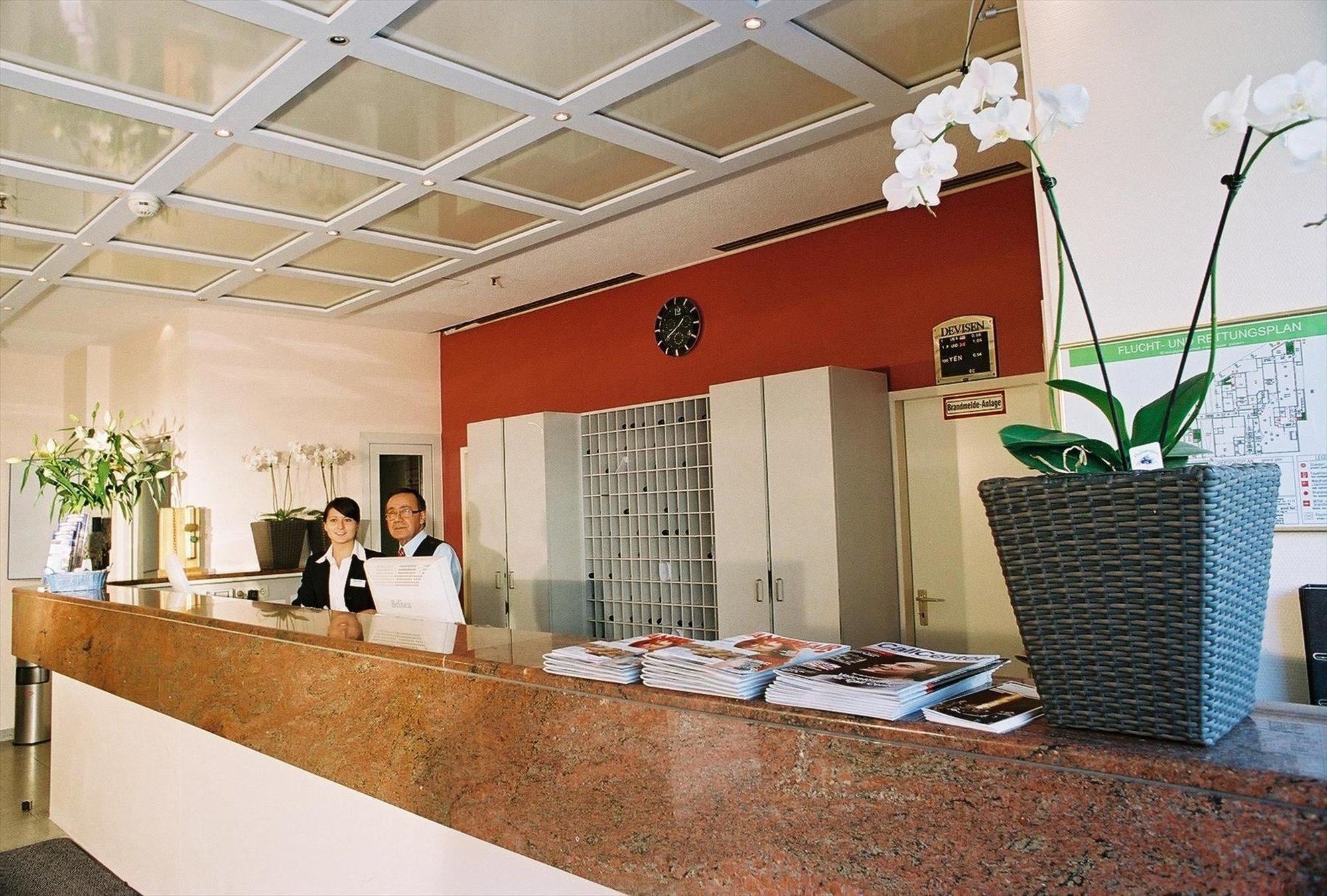 Hotel Excelsior - Central Station Frankfurt am Main Bagian luar foto