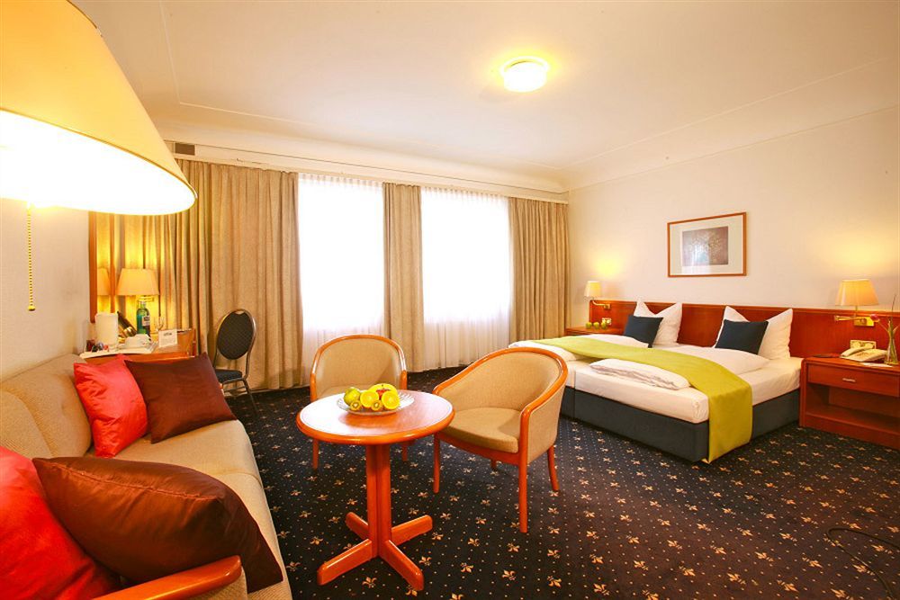 Hotel Excelsior - Central Station Frankfurt am Main Bagian luar foto