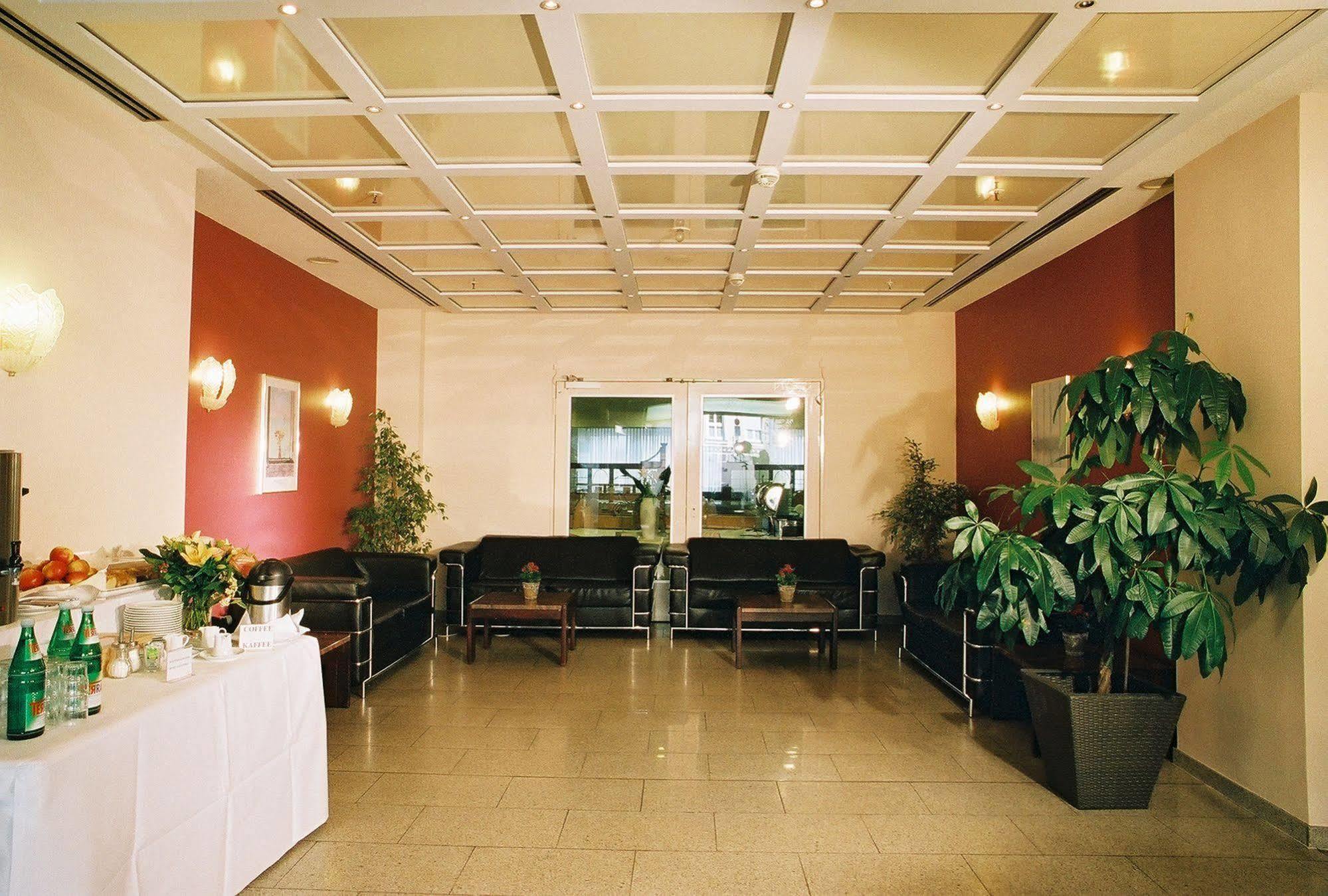 Hotel Excelsior - Central Station Frankfurt am Main Bagian luar foto