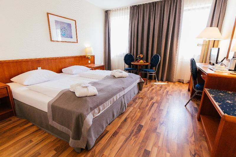 Hotel Excelsior - Central Station Frankfurt am Main Bagian luar foto