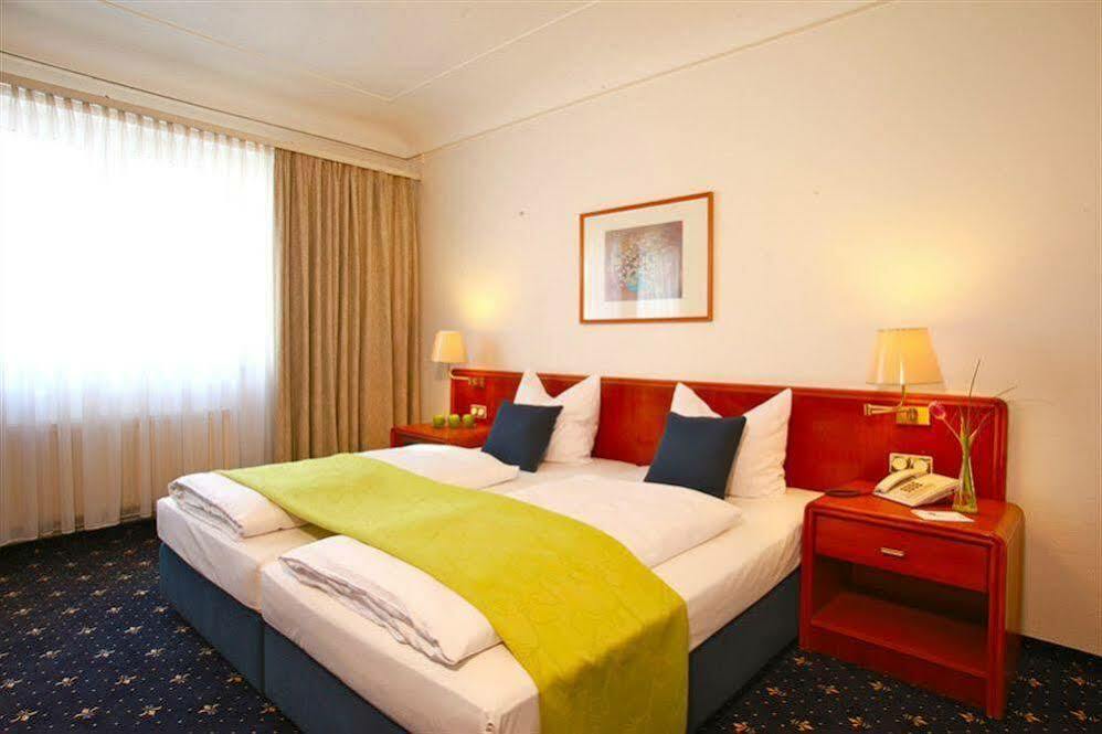 Hotel Excelsior - Central Station Frankfurt am Main Bagian luar foto